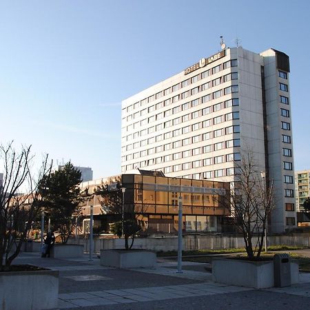 Hotel Labe パルドゥビツェ エクステリア 写真