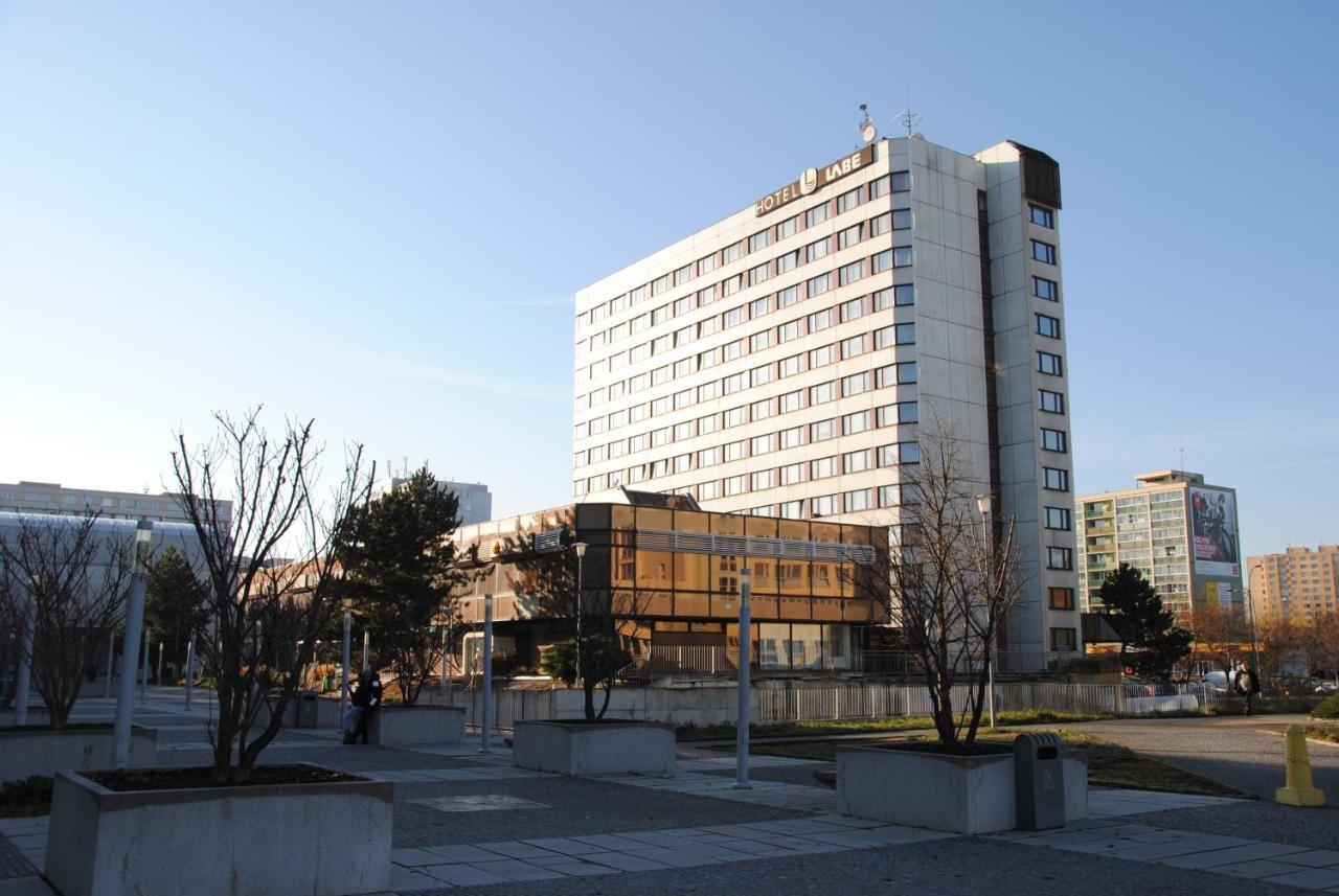 Hotel Labe パルドゥビツェ エクステリア 写真